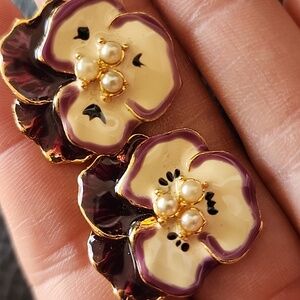 VTG Gold-Trim Purple & Cream Pansy Flower Stud Earrings